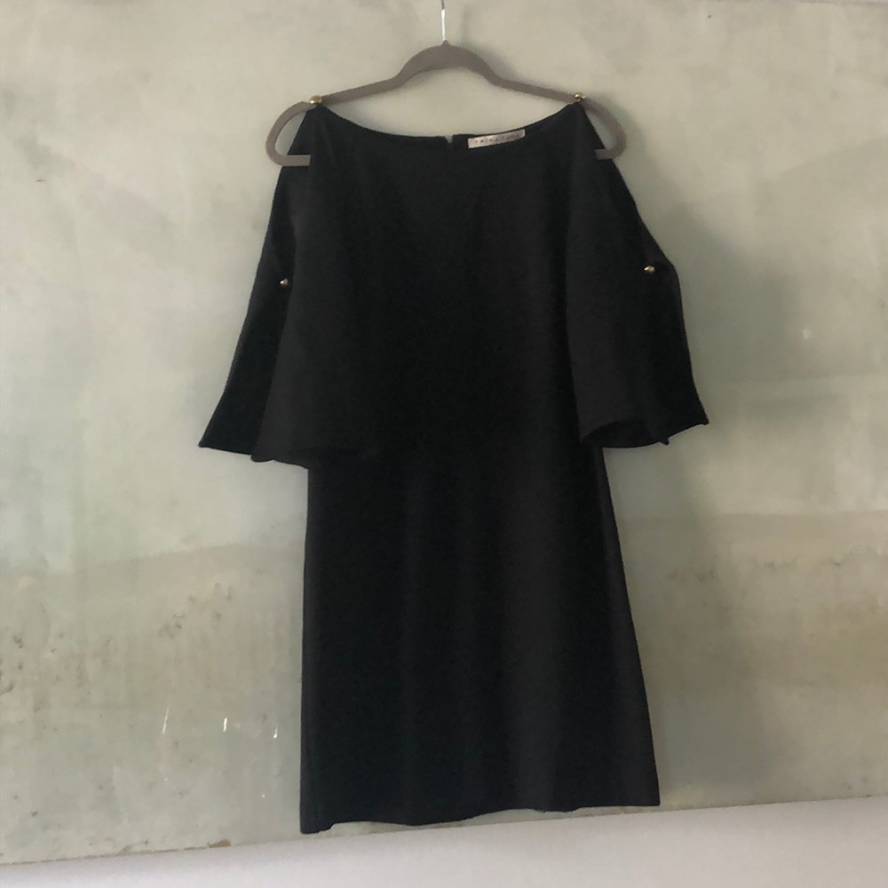 Trina Turk size 6 black open sleeve dress
